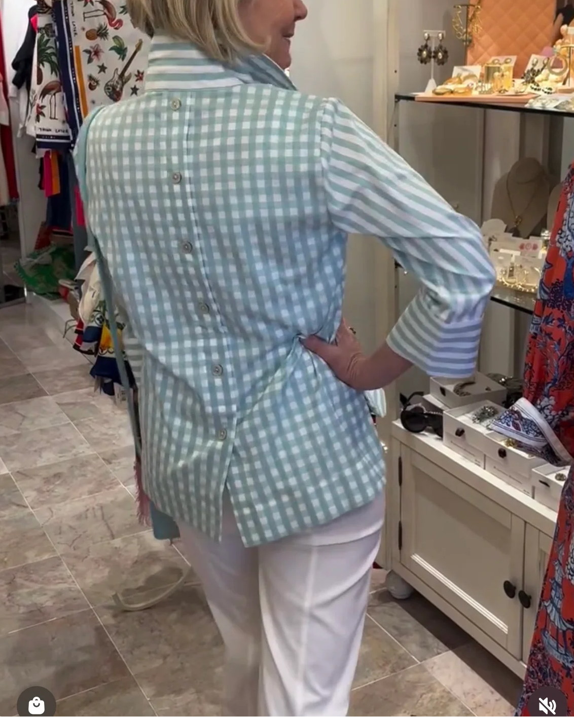Blusa de Patrón Mixto con Botón en la Espalda de Gingham