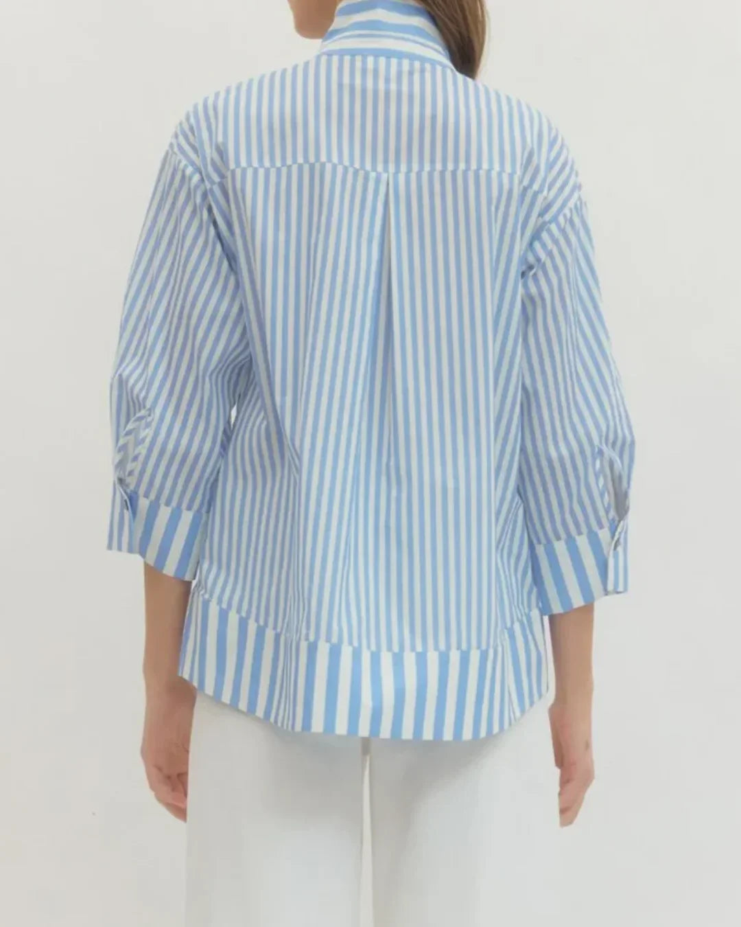 Blusa de Botones de Perla con Cuello en V a Rayas Verticales
