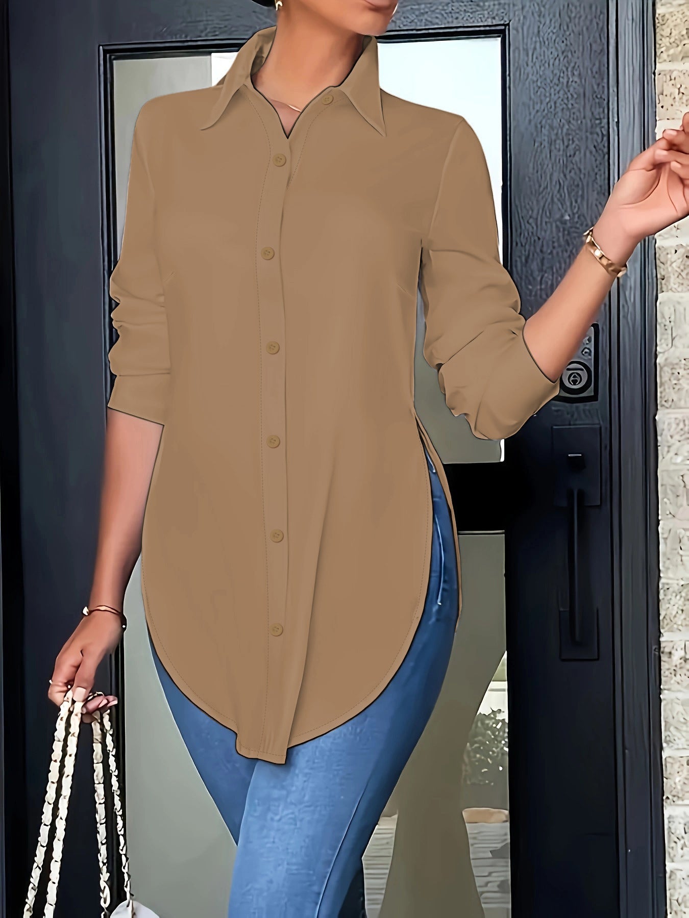 Blusa larga con botones y abertura lateral